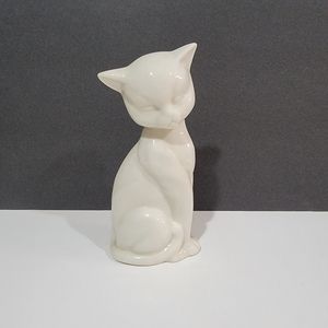 Vintage Enesco Ivory sitting Cat figurine